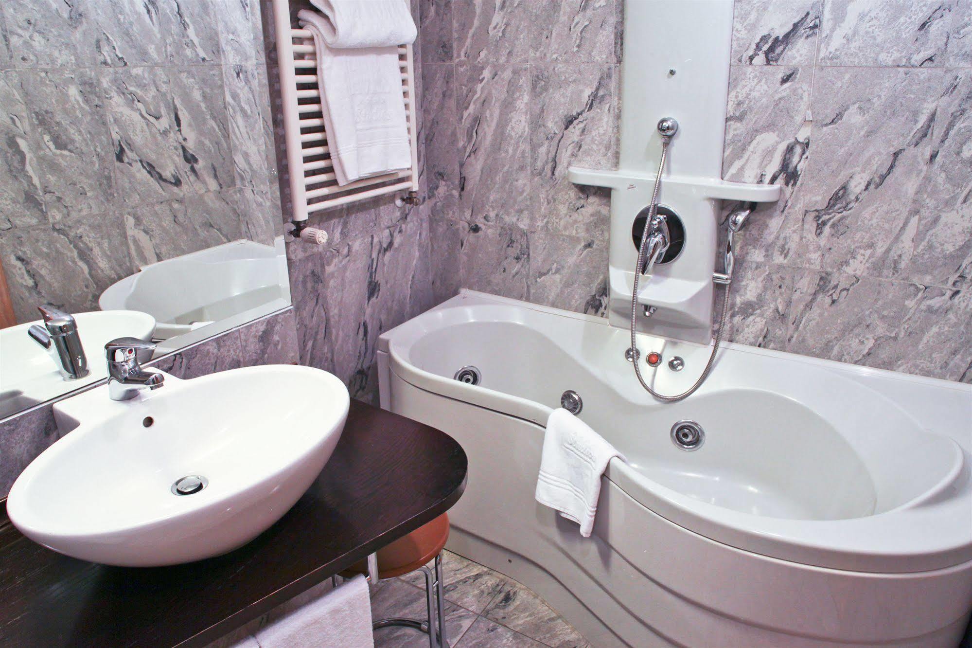 Milano Cologno 4*