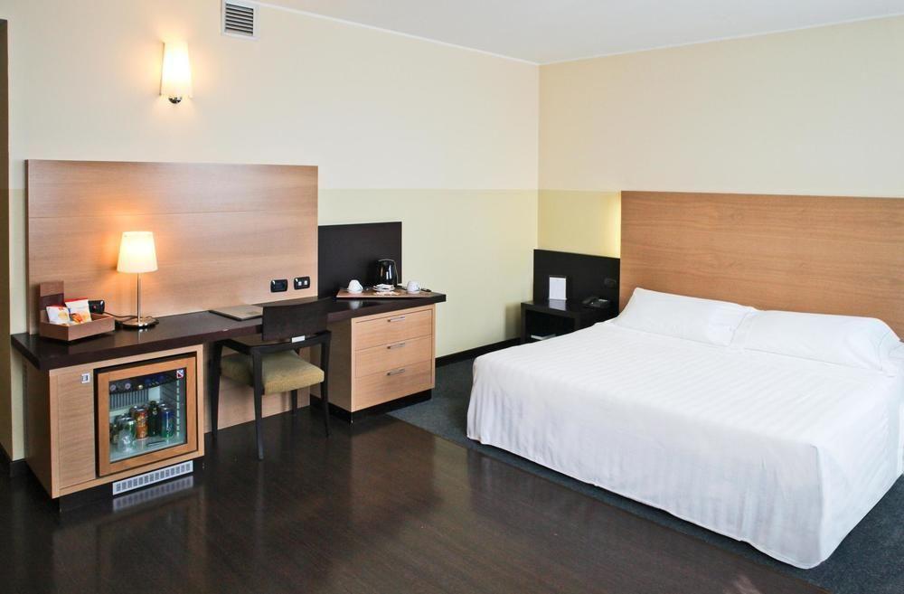 Hotel Milano Cologno 4*